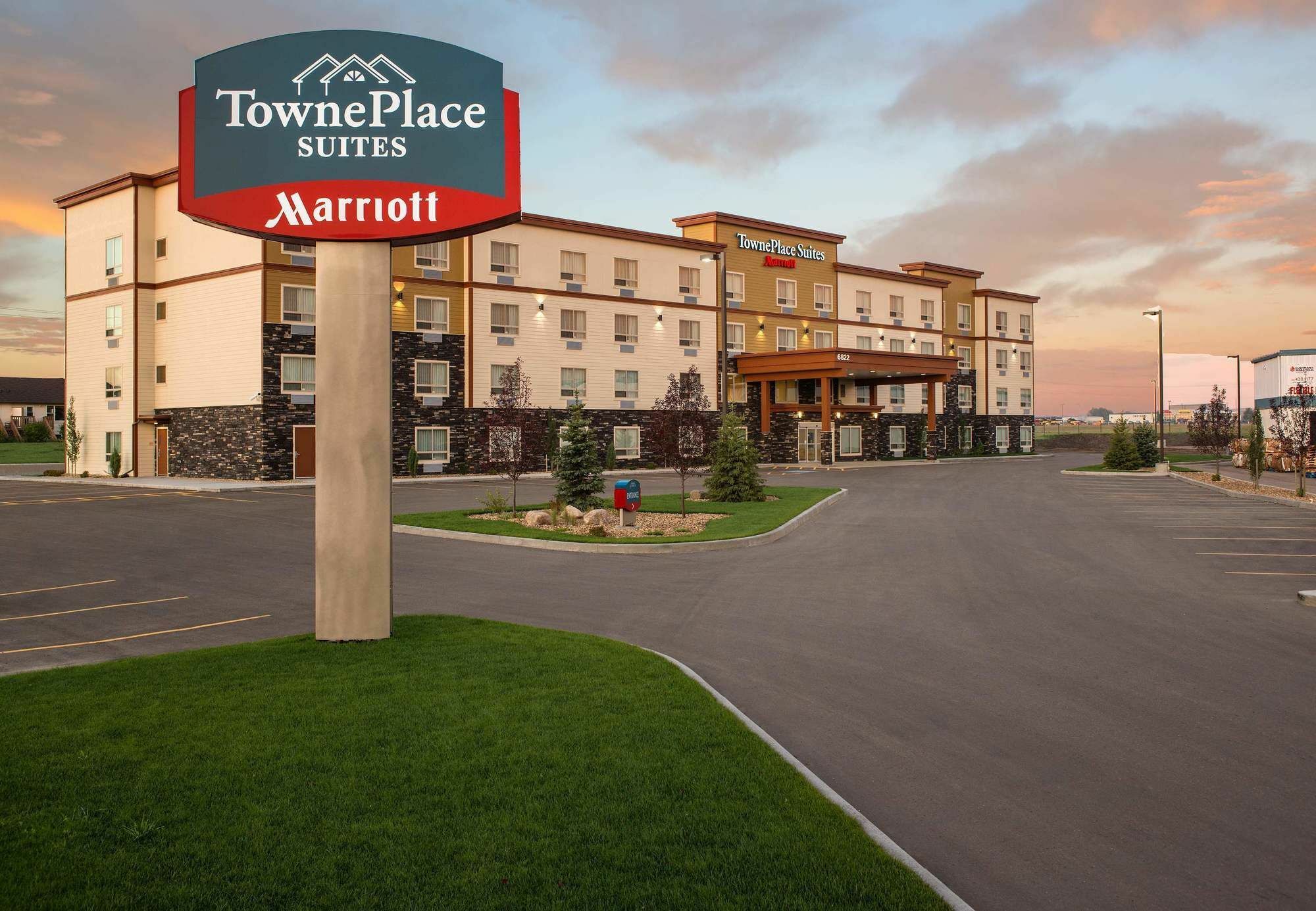 Towneplace Suites By Marriott Red Deer Exterior photo